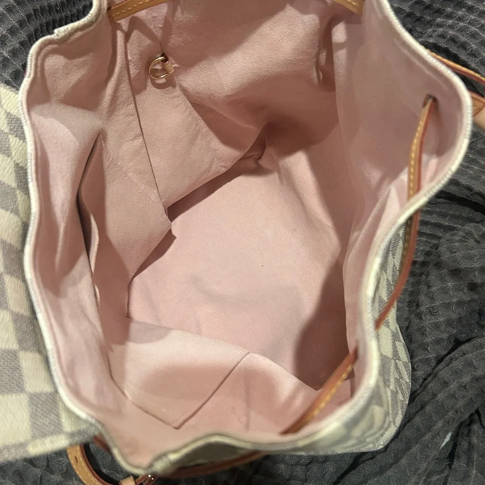 Luis Vuitton Damier Azure.Only used a few times,great condition.Dust bag and box - Picture 9 of 13